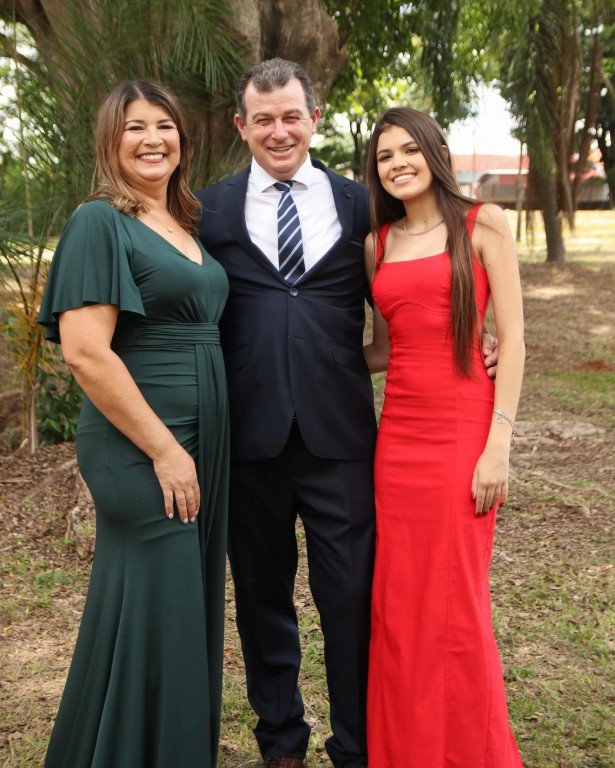 PREFEITO CLAUDIO COVRE E VICE CELSO MUNHOZ E VEREADORES TOMAM POSSE EM SANTA CECÍLIA DO PAVÃO