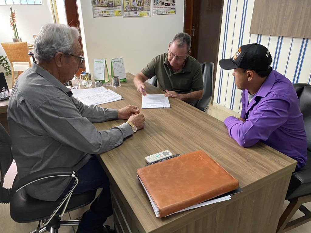 POSSE DE MAIS 01 SERVIDOR PÚBLICO APROVADO NO CONCURSO PÚBLICO 001/2023, NESTA MANHÃ DE QUARTA-FEIRA 13 DE NOVEMBRO.